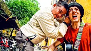 I Got a Street Massage While Playing Guitar 🇻🇳 | Massage Vỉa Hè Hội An
