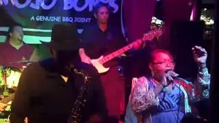 Jackie Scott and The Housewreckers with Eddie Shaw How Much Women Can You Stand Oct 2010.mp4