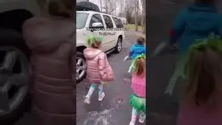 SUPER SIMPLE ST.PATRICKS DAY FAMILY TRADITION! ☘️ Make your own Magical Rainbow Surprise!! 🌈