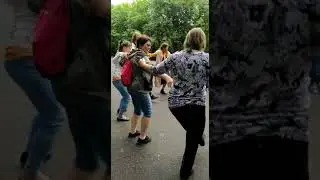 Вечер песен и танцев по пятницам. Танцуем "Сиртаки".