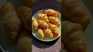 Воздушные мини круассаны с шоколадно-ореховой пастой.🔸Mini croissants with Nutella