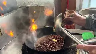 How Chinese Muslims Fry Spicy Red Beans! it taste like Mexican food!