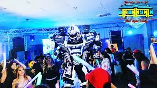 Los xv años de Mireya con show de robot