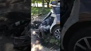 Машину разорвало пополам