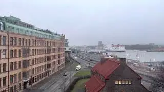 Смотрю в окно на корабль
