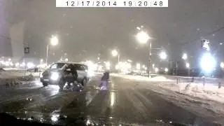 Мерседес сбил двух девочек