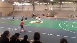 Jugando futsal