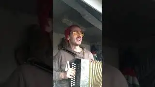 Медлячок,The Hatters