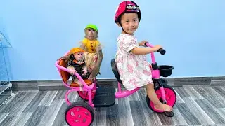 Diem + Monkey Kaka and Mit put on helmets prepare for the adventure