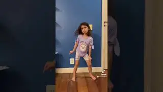 Piper dançando e cantando “Arlequina” da Mc Bella!