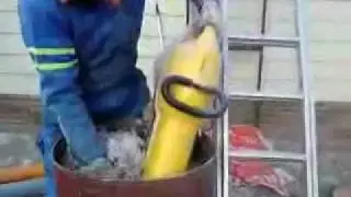 Задувание эковаты с помощью садового пылесоса