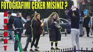 Absürt Fotoğraf Çektirme Şakası - Komik Poz Ver - Fotoğrafımı Çeker Misiniz ?