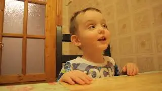 Стих: "Мама спит, она устала..."