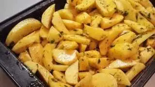 Печеный картофель в духовке.