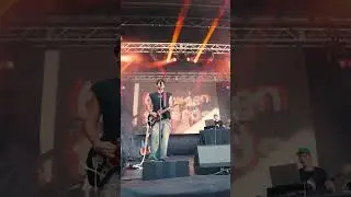 BETWEEN FRIENDS - Haircut (Live)