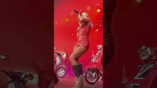 Lady Gaga Boys performance