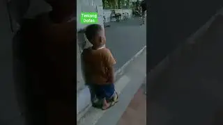 Jangan pelit yaa 🥰  ada pengamen keren di Alon Alon Trenggalek #shortvideo #shorts