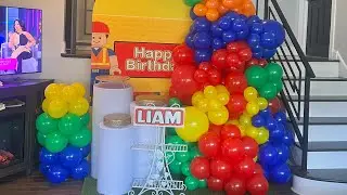 Decoración infantil en temática de lego, guirnalda de globos