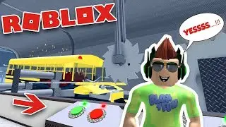 DESTROYING SCHOOL BUS in ROBLOX CAR CRUSHERS 2!