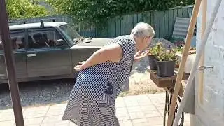 забрала маму на праздник