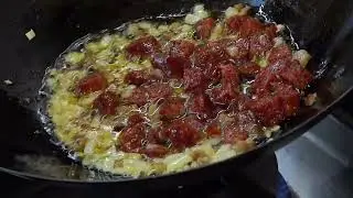 Szaftos, mediterrán fűszerezésű gyulai kolbászos tészta