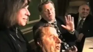 Жириновский встретился со своей куклой. 1996г.