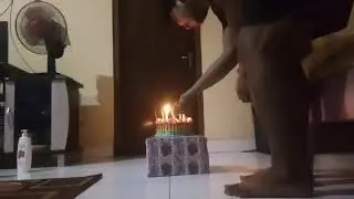 Ultah istri pake lilin yg susah ditiup😂😂😂😂