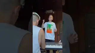 ДАНЯ МИЛОХИН ПОЁТ В ЖИВУЮ