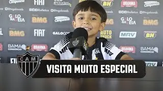 It's not just about football: Cidade do Galo receives a visit from a very special fan.