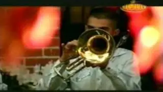 recostada en la cama.avi