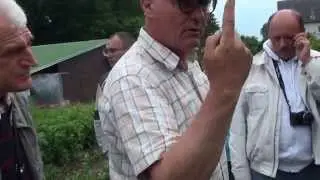 Мечение маток в нуклеусном парке доктора Амшеюса