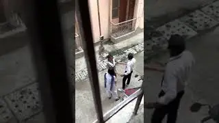 Le Bhai !! Yahan Ek nhi Mil rhi aur Ye Do Do ko Ghuma rha Hy 😂😂