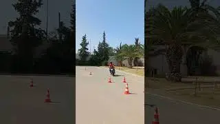 Permis moto حصة تكوين في مناورات الدرجات النارية الكبيرة
