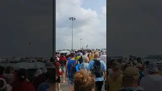 толпа китайцев!