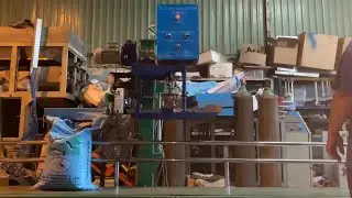 Máy may bao cắt chỉ tự động. Máy gấp mép. Máy khâu bao cắt chỉ tự động dùng máy may cầm tay Newlong