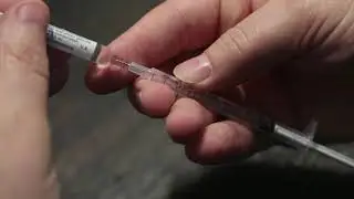 HOW TO SPLIT AN IMIGRAN AUTO INJECTOR FROM GLAXOSMITHKLINE FOR CLUSTER HEADACHES OR MIGRAINE.
