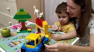 Играем с Даней. Сажаем дерево и получаем сюрприз.