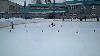 Фигурное катание - ласточка с заударном вперед