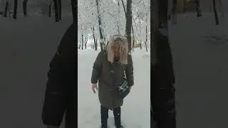Краматорск! Зима!  Аленку припорошило снегом!