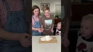 Cut the flour challenge! Don’t let the chocolate fall! 🍫