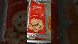 Mrs fields chocolate chip cookies 🍪 review so good 👍