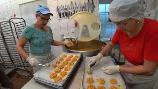 МОРКОВНЫЕ КОТЛЕТЫ с макаронами. Как готовят в Германии в столовой.