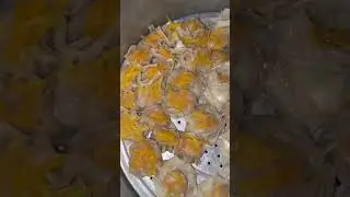 cara membuat dimsum                             1.giling daging ayam.   2.kaldu jamur