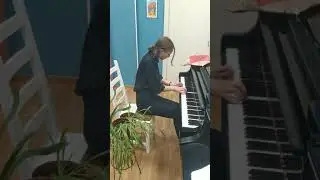 «Подражание народному» - исполняет Ирина Иванова, 2 курс