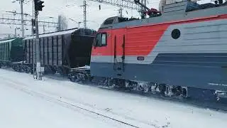 Ооочень длинный гудок 2ЭС5К и грузовое движение на станции Петрозаводск-Пасс.