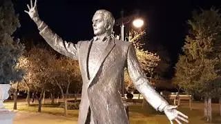 Памятник Муслиму Магомаеву в Баку (25.11.2023)