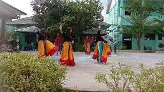 Siswa lagi latihan menari di SMAN 1 Wonomulyo Polman Sulbar