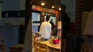 Termino a golpes broma ?