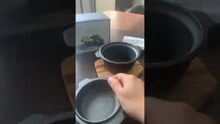 Чугунный казан Artesa на подставке для индивидуальной подачи