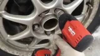 Замена колес. Гайковерт Hilti SIW 22-A